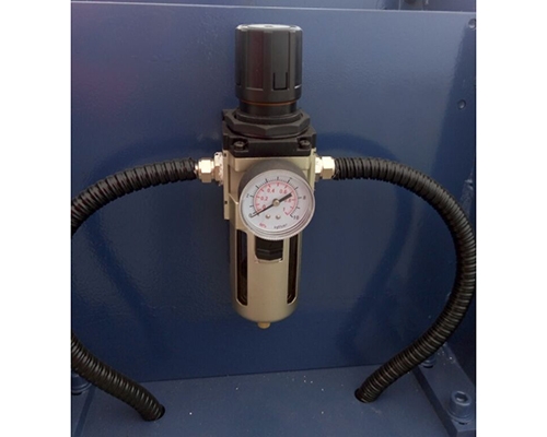 氣動臺式合縫機(jī)細(xì)節(jié)